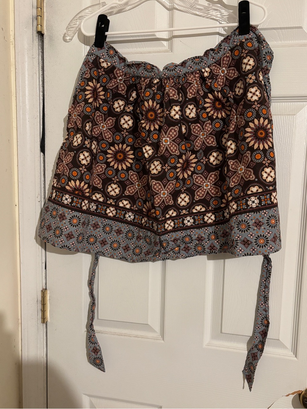 Vera Bradley Apron, retired Canyon pattern, barely used, deep pockets